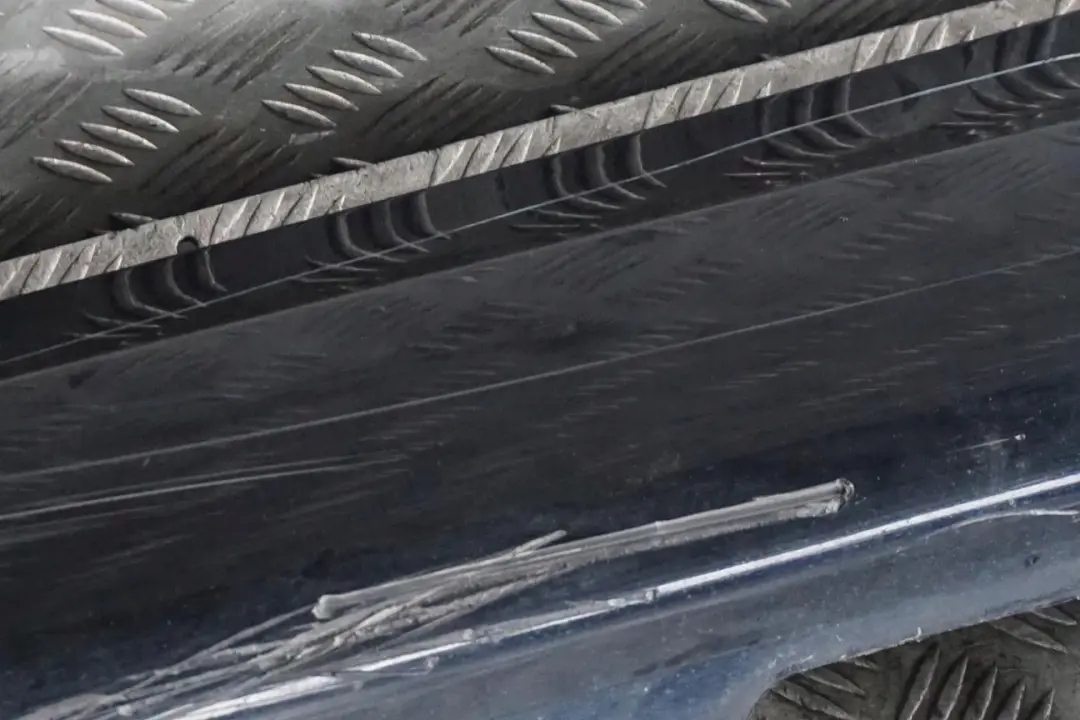 Sill Strip Faldon Lateral Izquierdo Carbono Negro 303 para BMW E90 E91 M Sport con número de pieza 0033441 BMW E90 E91 M Sport Sill Strip Faldon Lateral Izquierdo Carbono Negro 303 - SKU 0033441-CAR2 - Número de pieza 0033441