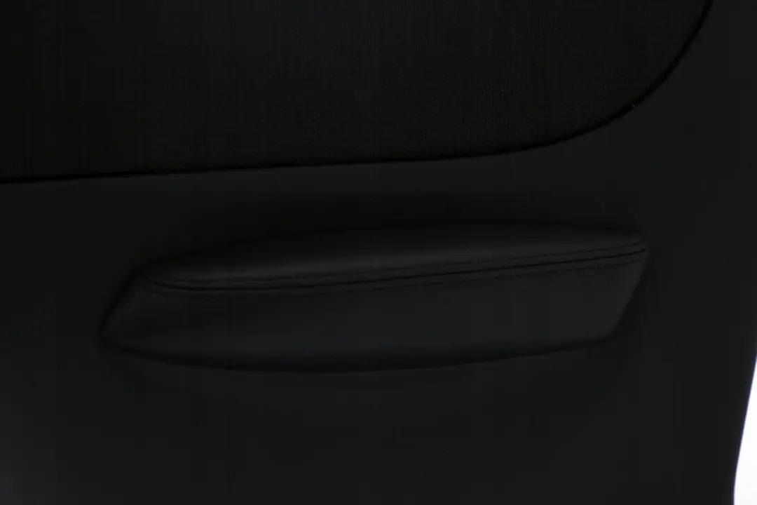 Hinten Rechts Trim Panel Türkarte Stoff Sensatec Flashpoint für BMW E88 mit Teilenummer 7896050 BMW E88 Hinten Rechts Trim Panel Türkarte Stoff Sensatec Flashpoint - SKU 7896050 - Teilenummer 7896050