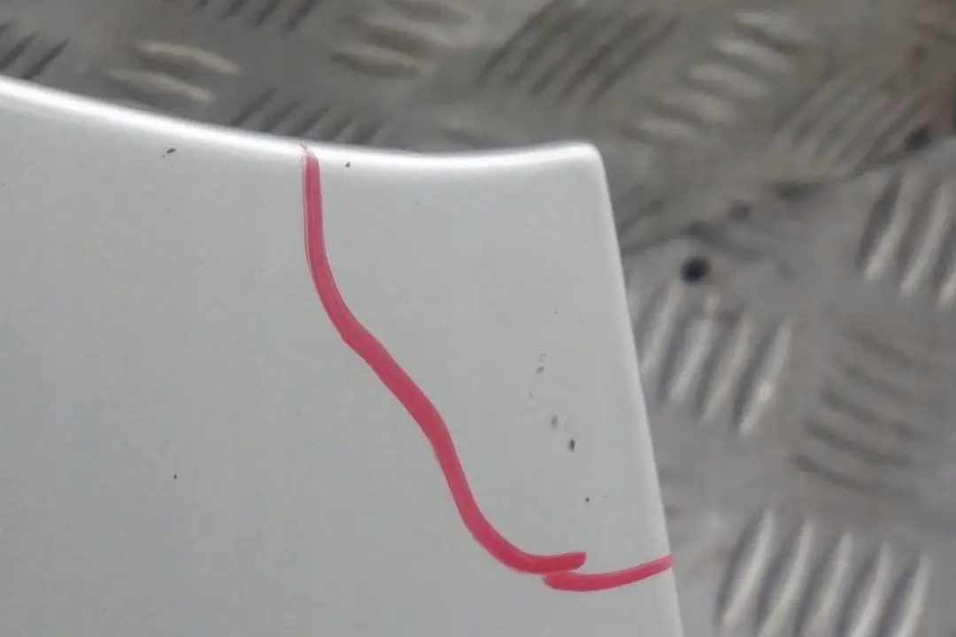 Capo Panel embellecedor del capo Plata Polar Metalizado - 761 para Mercedes W168 con número de pieza A1688800657 Mercedes W168 Capo Panel embellecedor del capo Plata Polar Metalizado - 761 - SKU A1688800657-PS - Número de pieza A1688800657