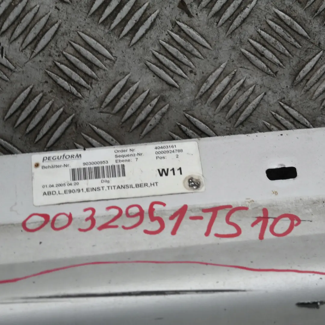 Sill Strip Faldón Lateral Izquierdo Titansilber Silver para BMW 10 E90 E91 con número de pieza 32951 BMW 10 E90 E91 Sill Strip Faldón Lateral Izquierdo Titansilber Silver - SKU 0032951-TS10 - Número de pieza 32951