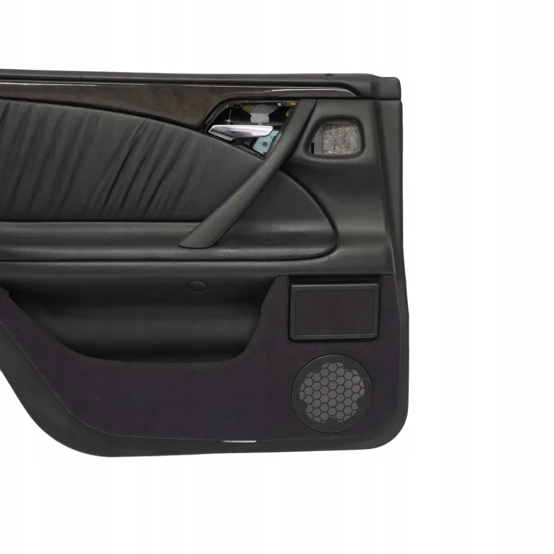 Mercedes-Benz E W210 Estate Rear Left Door Card Trim Panel Black Leather para con número de pieza A2107370371 Mercedes-Benz E W210 Estate Rear Left Door Card Trim Panel Black Leather - SKU A2107370371 - Número de pieza A2107370371