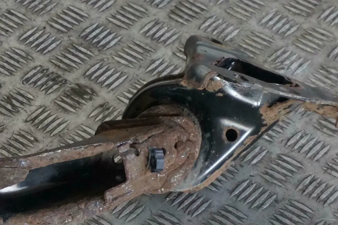 90HP Zwrotnica amortyzator lewy do MINI R52 W10 1.6 o numerze 6781135 MINI R52 W10 1.6 90HP Zwrotnica amortyzator lewy - SKU 6781135-3 - Numer Części 6781135