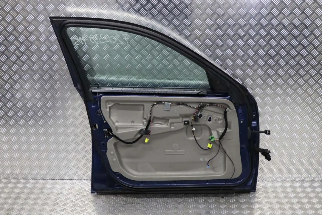 Drzwi lewe przednie mysticblau A07 do BMW E60 E61 o numerze 7202339 BMW E60 E61 Drzwi lewe przednie mysticblau A07 - SKU 7202339-MYS2 - Numer Części 7202339