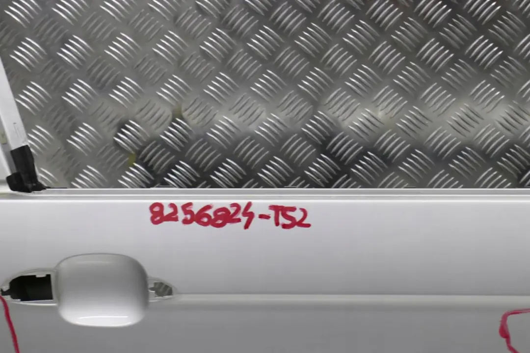 Beifahrer Tür vorne rechts Titansilber Titan Silber Metallic - 35 für BMW X5 er E53 mit Teilenummer 8256824 BMW X5 er E53 Beifahrer Tür vorne rechts Titansilber Titan Silber Metallic - 35 - SKU 8256824-TS2 - Teilenummer 8256824