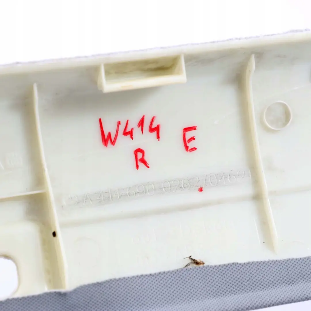 Mercedes-Benz W414 Toit Moulure Droite Capot Gris pour à propos du numéro de pièce A4146900262 Mercedes-Benz W414 Toit Moulure Droite Capot Gris - SKU A4146900262 - Numéro de pièce A4146900262