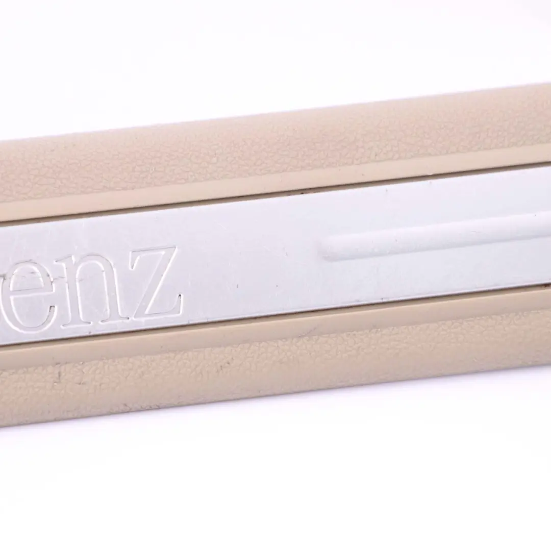 Puerta Delantera Derecha Embellecedor Entrada Liston Beige para Mercedes W169 con número de pieza A1696800074 Mercedes W169 Puerta Delantera Derecha Embellecedor Entrada Liston Beige - SKU A1696800074 - Número de pieza A1696800074