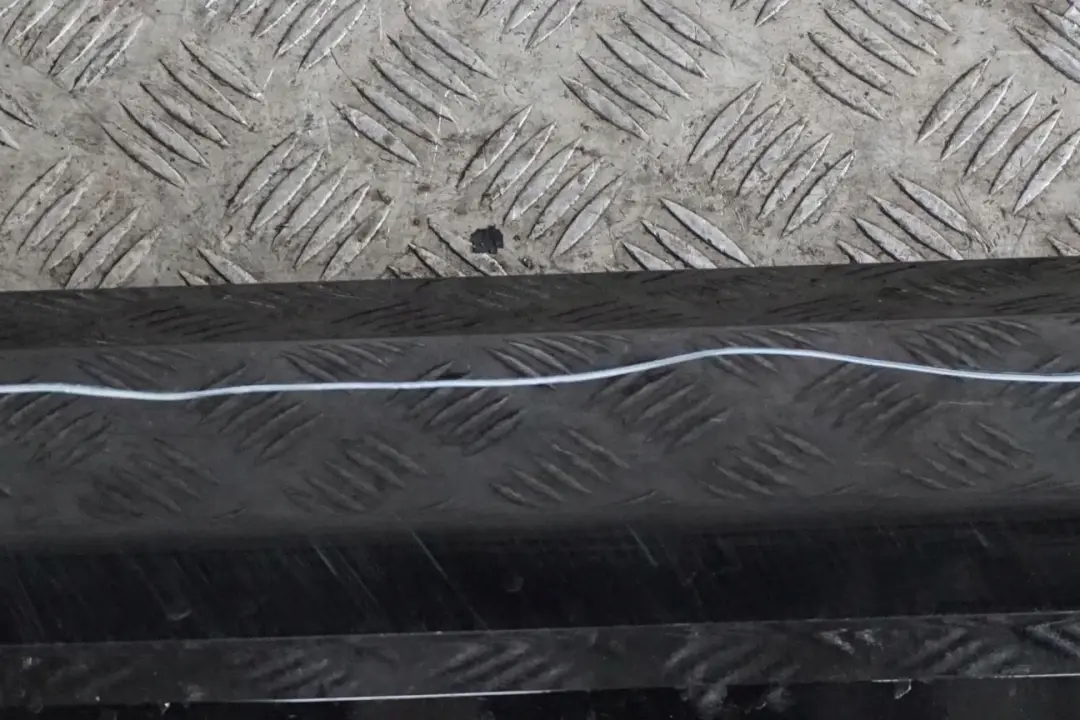 Sill Strip Side Skirt Right O/S Schwarz 2 Black - 668 to BMW 1 2 Series F40 F44 with Part number 9464568 BMW 1 2 Series F40 F44 Sill Strip Side Skirt Right O/S Schwarz 2 Black - 668 - SKU 9464568-SCH - Part number 9464568