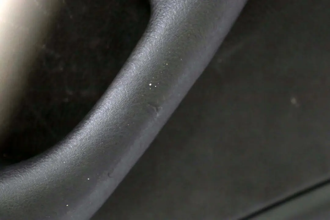 Boczek tapicerka drzwi lewy tył skóra do BMW E46 o numerze 8224535 BMW E46 Boczek tapicerka drzwi lewy tył skóra - SKU 8224535 - Numer Części 8224535