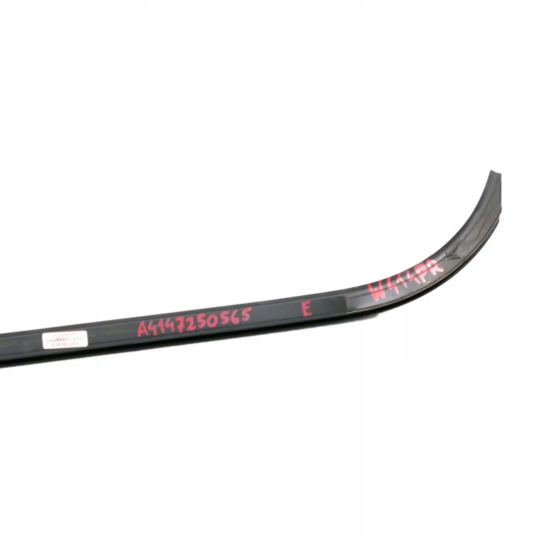 Mercedes-Benz W414 Baguette de Caisson Porte avant Droit Joint pour à propos du numéro de pièce A4147250565 Mercedes-Benz W414 Baguette de Caisson Porte avant Droit Joint - SKU A4147250565 - Numéro de pièce A4147250565