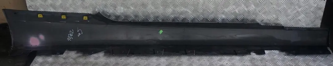 Sill Strip Faldon Lateral Izquierdo Monacoblau Azul Metalizado - A35 para BMW E92 E93 con número de pieza 0034059 BMW E92 E93 Sill Strip Faldon Lateral Izquierdo Monacoblau Azul Metalizado - A35 - SKU 0034059-MB2 - Número de pieza 0034059