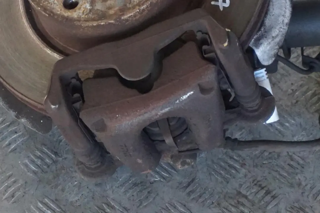 N47 Amortisseur avant Gauche Pivotement Bremss pour BMW E87 LCI 118d à propos du numéro de pièce 6786017 BMW E87 LCI 118d N47 Amortisseur avant Gauche Pivotement Bremss - SKU 6786017-8 - Numéro de pièce 6786017