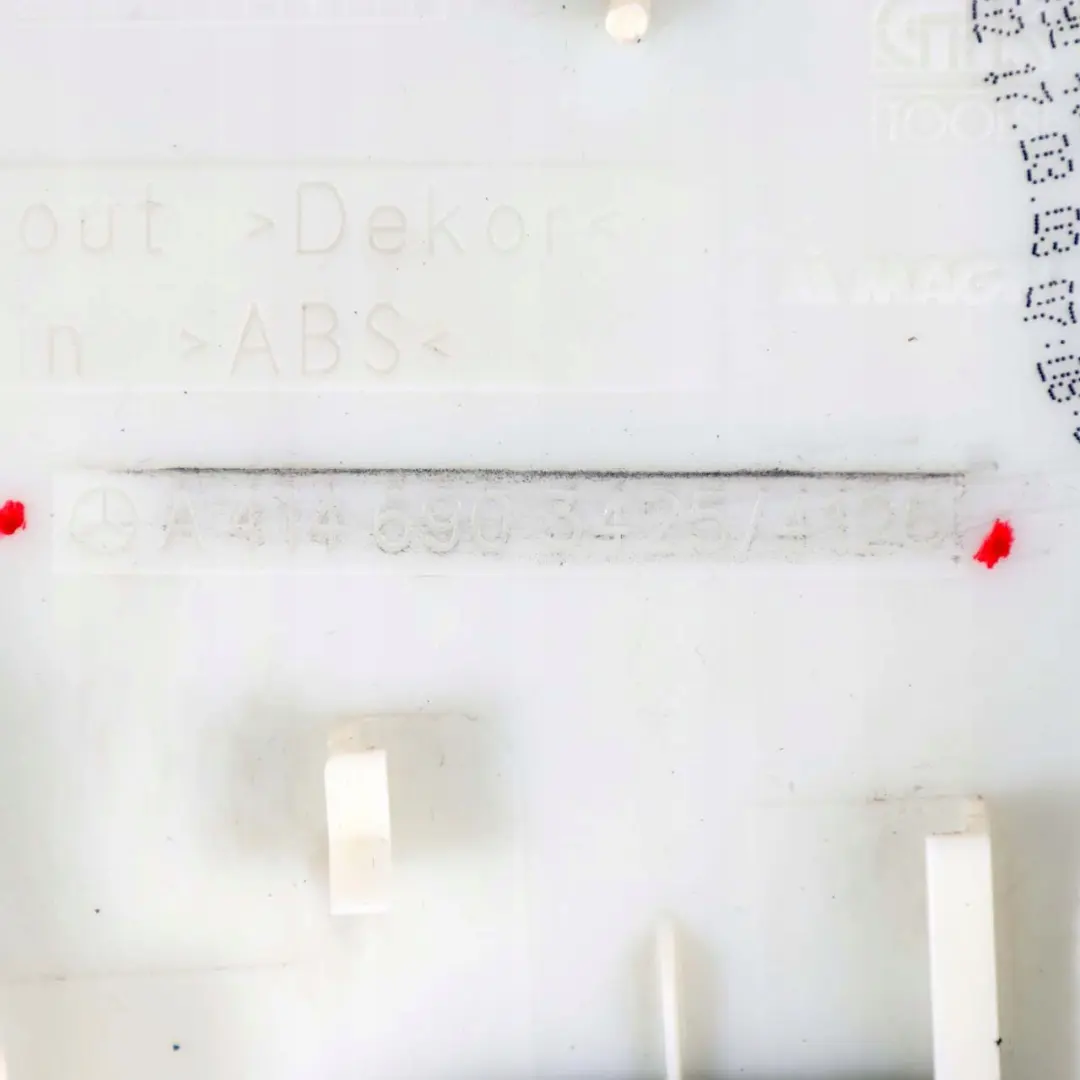 Mercedes-Benz W414 Couverture Borne-C Arriere Gauche Capot pour à propos du numéro de pièce A4146903425 Mercedes-Benz W414 Couverture Borne-C Arriere Gauche Capot - SKU A4146903425 - Numéro de pièce A4146903425