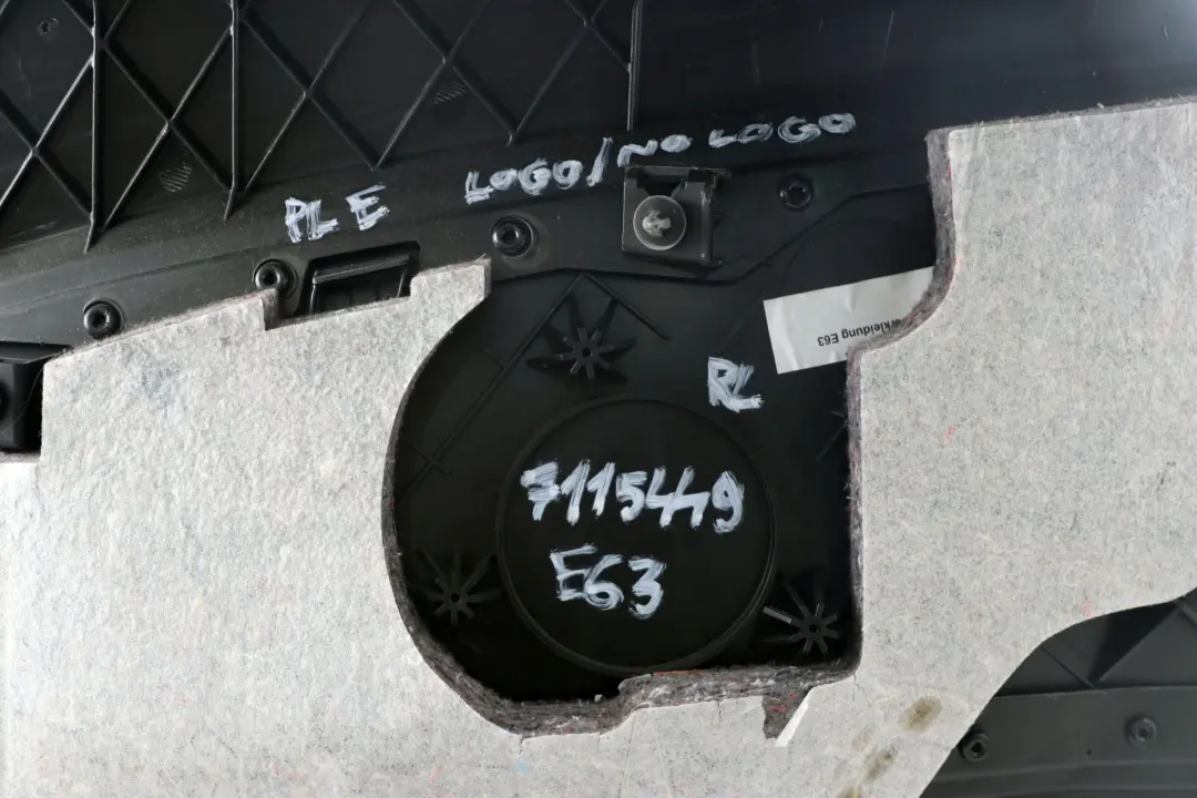 Seitenverkleidung Hinten Links Leder Pearl Schwarz für BMW 6 er E63 mit Teilenummer 7115449 BMW 6 er E63 Seitenverkleidung Hinten Links Leder Pearl Schwarz - SKU 7115449 - Teilenummer 7115449