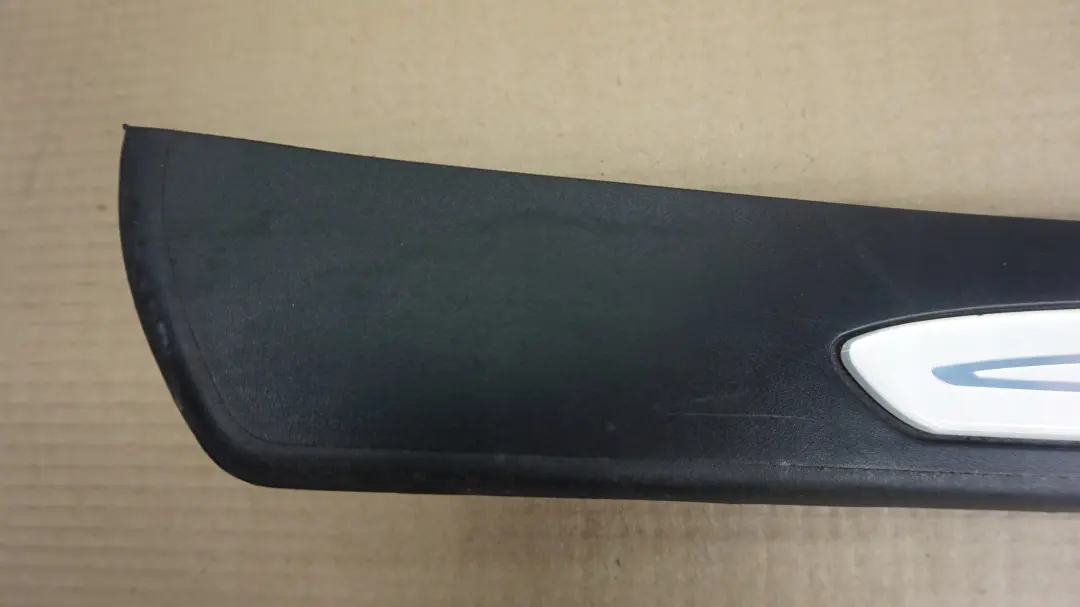 Osłona listwa progu tył prawa do BMW E60 E61 LCI o numerze 7172292 BMW E60 E61 LCI Osłona listwa progu tył prawa - SKU 7172292 - Numer Części 7172292