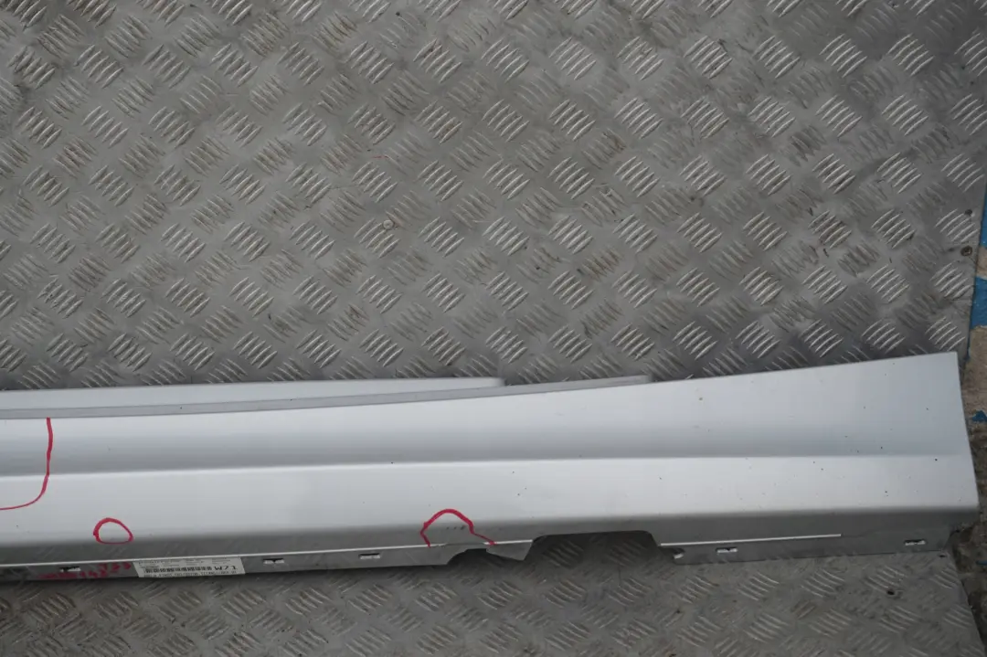 Sill tira lateral falda derecha O / S Titansilber Plata para BMW 3 E81 E82 E88 con número de pieza 0036142 BMW 3 E81 E82 E88 Sill tira lateral falda derecha O / S Titansilber Plata - SKU 0036142-TS3 - Número de pieza 0036142