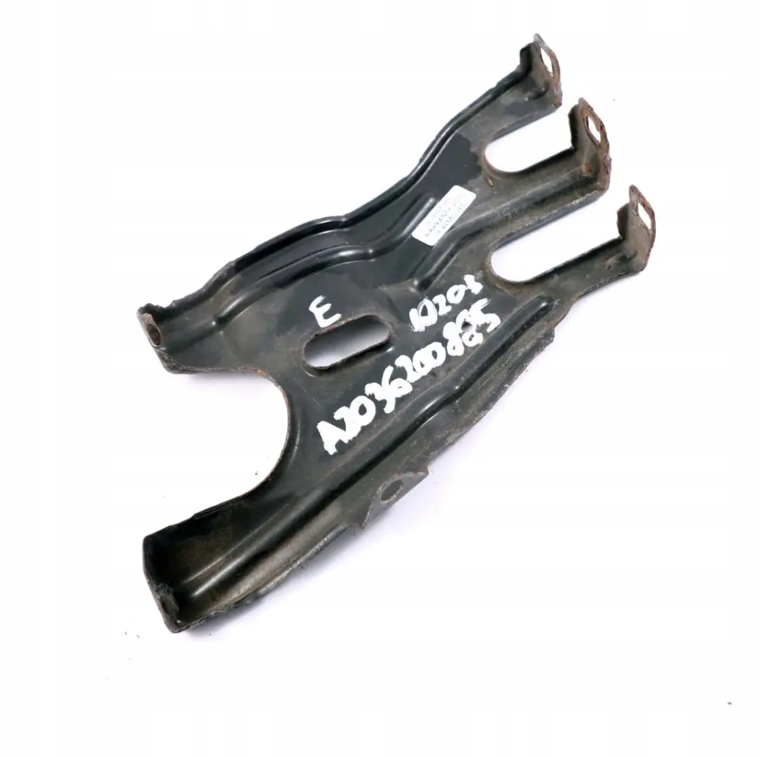 Pannello anteriore sbalzo destro O/S Piastra supporto faro per Mercedes W203 con numero di parte A2036200885 Mercedes W203 Pannello anteriore sbalzo destro O/S Piastra supporto faro - SKU A2036200885 - Numero di parte A2036200885