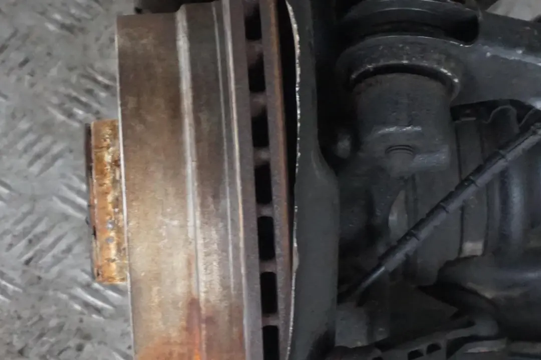 BMW F30 320d N47N 184 KM Noga Zwrotnica Zawias Piasta Wahacz Lewy Tył - SKU 6792521-3 - Numer Części 6792521