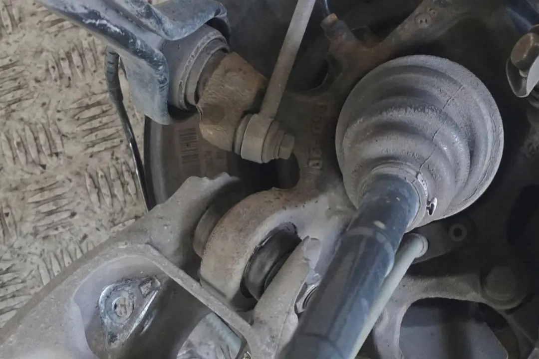 BMW E87 120d M47N2 Trasera Izquierda Suspension Pierna Eje Disco De Freno - SKU 6774809-14 - Número de pieza 6774809