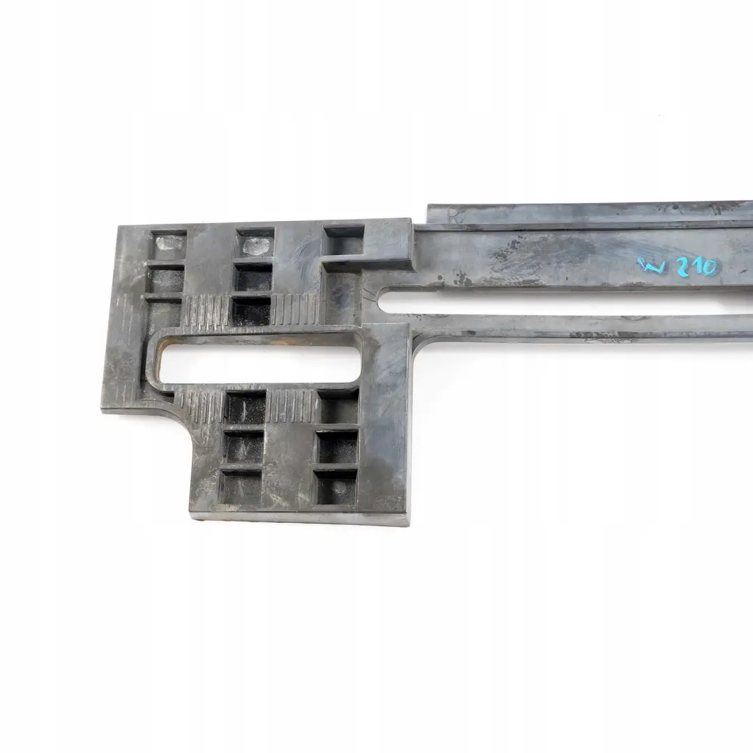 Mercedes-Benz W210 Avant Choc-Receveur Droite Couche Intermediaire pour à propos du numéro de pièce A2108850295 Mercedes-Benz W210 Avant Choc-Receveur Droite Couche Intermediaire - SKU A2108850295 - Numéro de pièce A2108850295