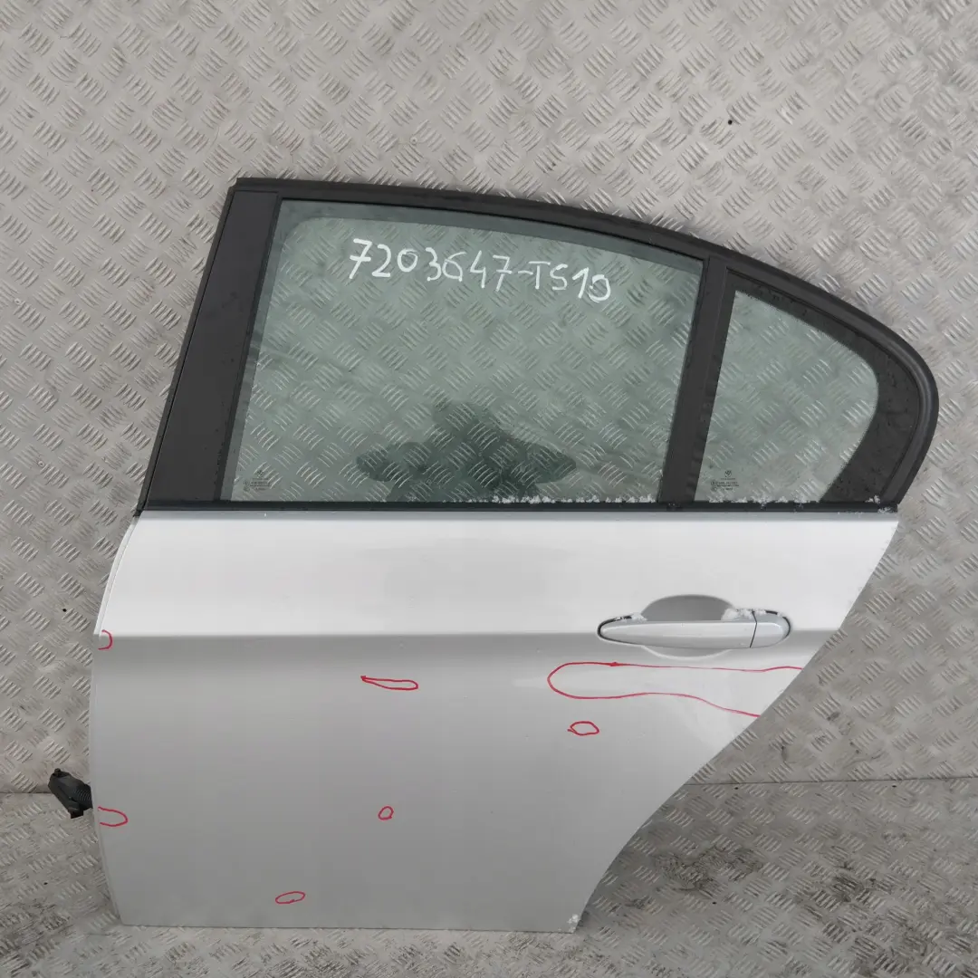 BMW 3 E90 LCI Lato Porta Posteriore Sinistra Argento-Titanio Argento Metallo - SKU 7203647-TS10 - Numero di parte 7203647