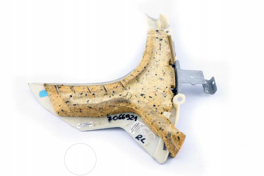 Embellecedor Panel Columna C Tapa Izquierda Himmelgrau para BMW E60 LCI con número de pieza 7066921 BMW E60 LCI Embellecedor Panel Columna C Tapa Izquierda Himmelgrau - SKU 7066921 - Número de pieza 7066921