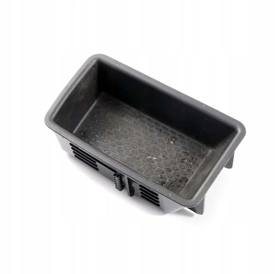 Consola Frontal Cenicero Insertar Almacenamiento Partición para BMW E65 con número de pieza 7022797 BMW E65 Consola Frontal Cenicero Insertar Almacenamiento Partición - SKU 7022797 - Número de pieza 7022797