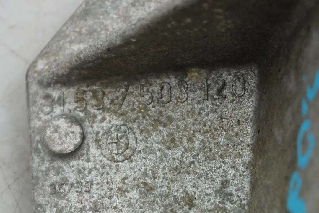 M57 3.0d Diesel Driveshaft Right Supporting Bracket to BMW X5 Series E53 with Part number 7503120 BMW X5 Series E53 M57 3.0d Diesel Driveshaft Right Supporting Bracket - SKU 7503120 - Part number 7503120