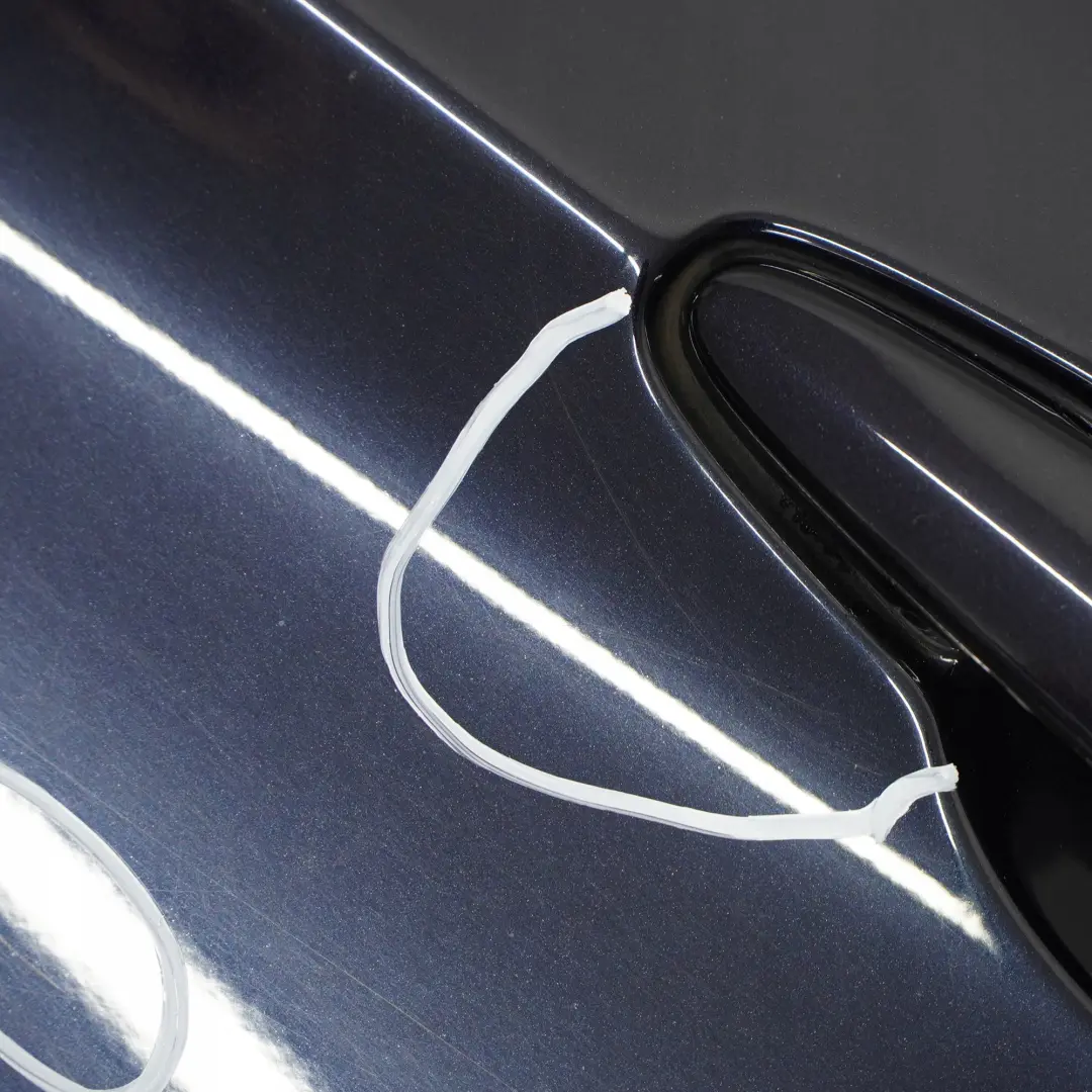 Porta Posteriore Sinistra Nero Carbone Nero Metallizzato 416 per BMW E90 2 con numero di parte 7203647 BMW E90 2 Porta Posteriore Sinistra Nero Carbone Nero Metallizzato 416 - SKU 7203647-CAR2 - Numero di parte 7203647