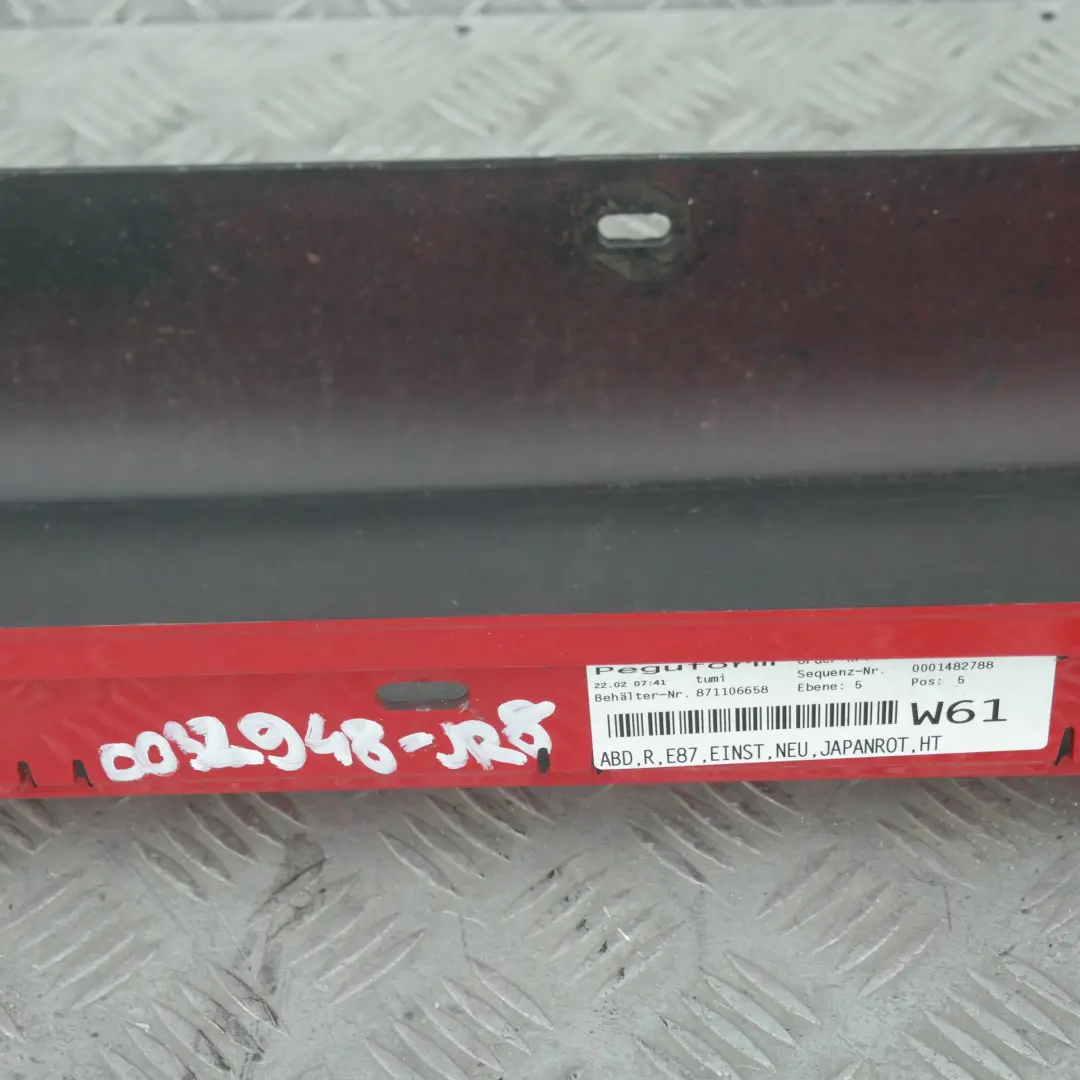 Listello Portiera Apertura Gonna Destra Rosso Giappone Rosso 438 per BMW 8 E87 con numero di parte 32948 BMW 8 E87 Listello Portiera Apertura Gonna Destra Rosso Giappone Rosso 438 - SKU 0032948-JR8 - Numero di parte 32948