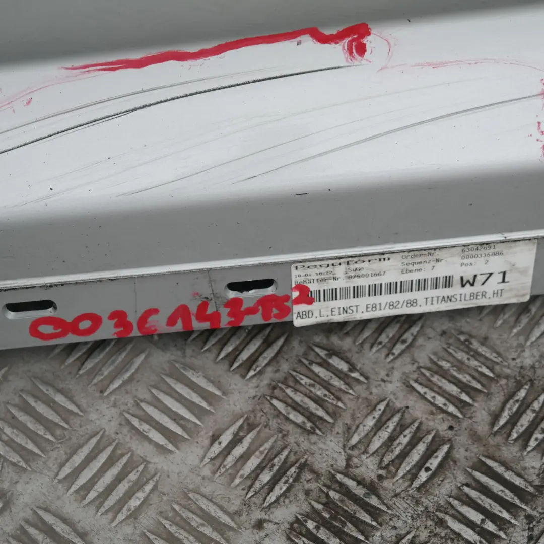 Nakładka na próg lewy titansilber 354 do BMW 1 E81 o numerze 51770036143 BMW 1 E81 Nakładka na próg lewy titansilber 354 - SKU 0036143-TS2 - Numer Części 51770036143