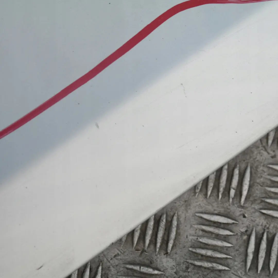 Fahrerseite Tür vorne links Titansilber Silber Metallic 354 für BMW 1 E87 LCI mit Teilenummer 7191011 BMW 1 E87 LCI Fahrerseite Tür vorne links Titansilber Silber Metallic 354 - SKU 7191011-TS11 - Teilenummer 7191011