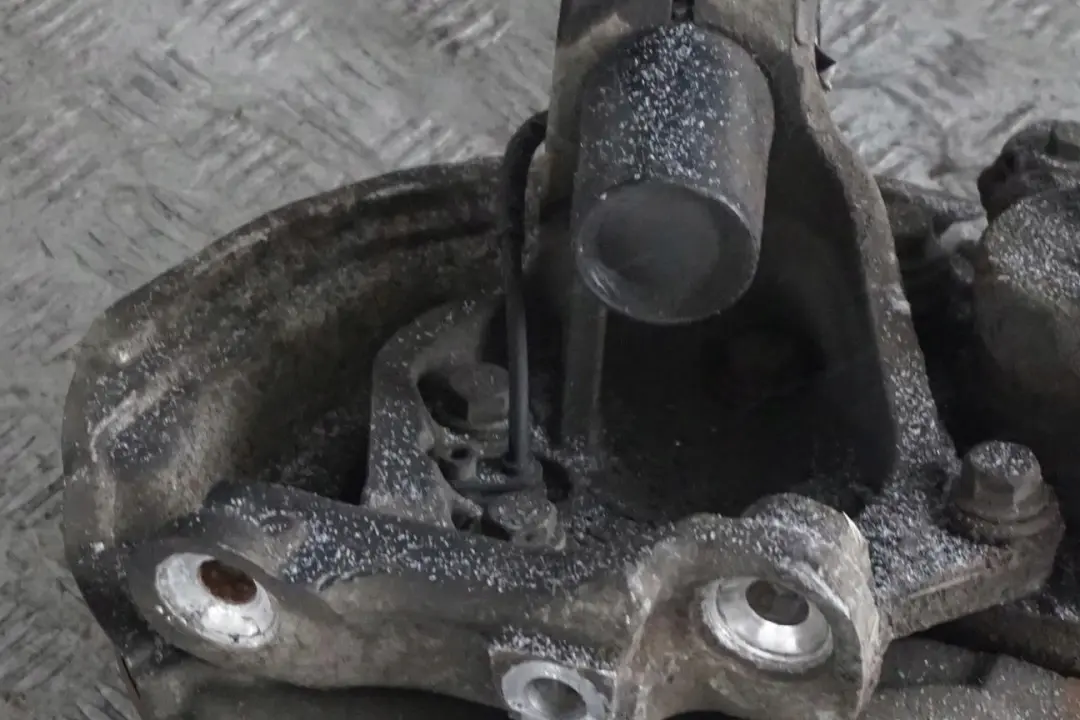 N47 Sport Delantero Derecho Muelle Strut Freno Suspension Pata Buje para BMW E81 118d con número de pieza 6786023 BMW E81 118d N47 Sport Delantero Derecho Muelle Strut Freno Suspension Pata Buje - SKU 6786024-2 - Número de pieza 6786023