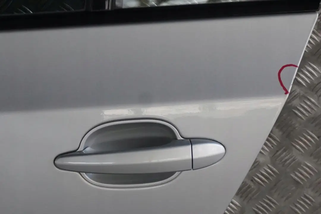 BMW E60 Puerta Trasera Izquierda Titansilber Titan Silver Metallic - 354 - SKU 7202341-TS4 - Número de pieza 7202341
