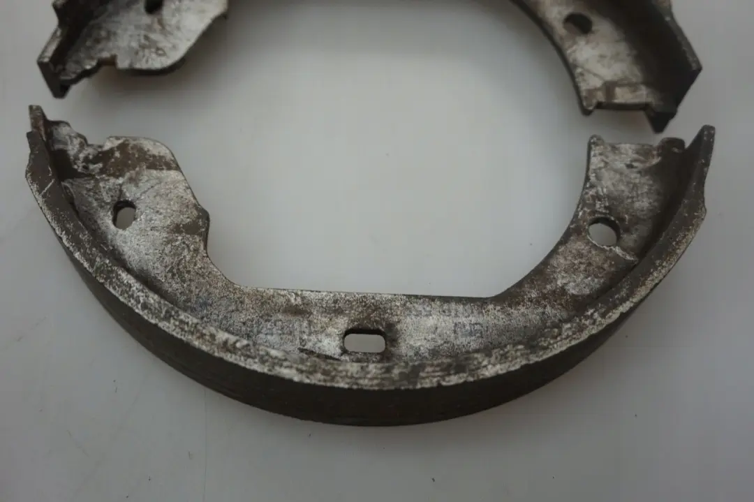 Szczęki hamulcowe do BMW E60 E61 E63 E64 M5 M6 o numerze 34416761293 BMW E60 E61 E63 E64 M5 M6 Szczęki hamulcowe - SKU 6761293 - Numer Części 34416761293