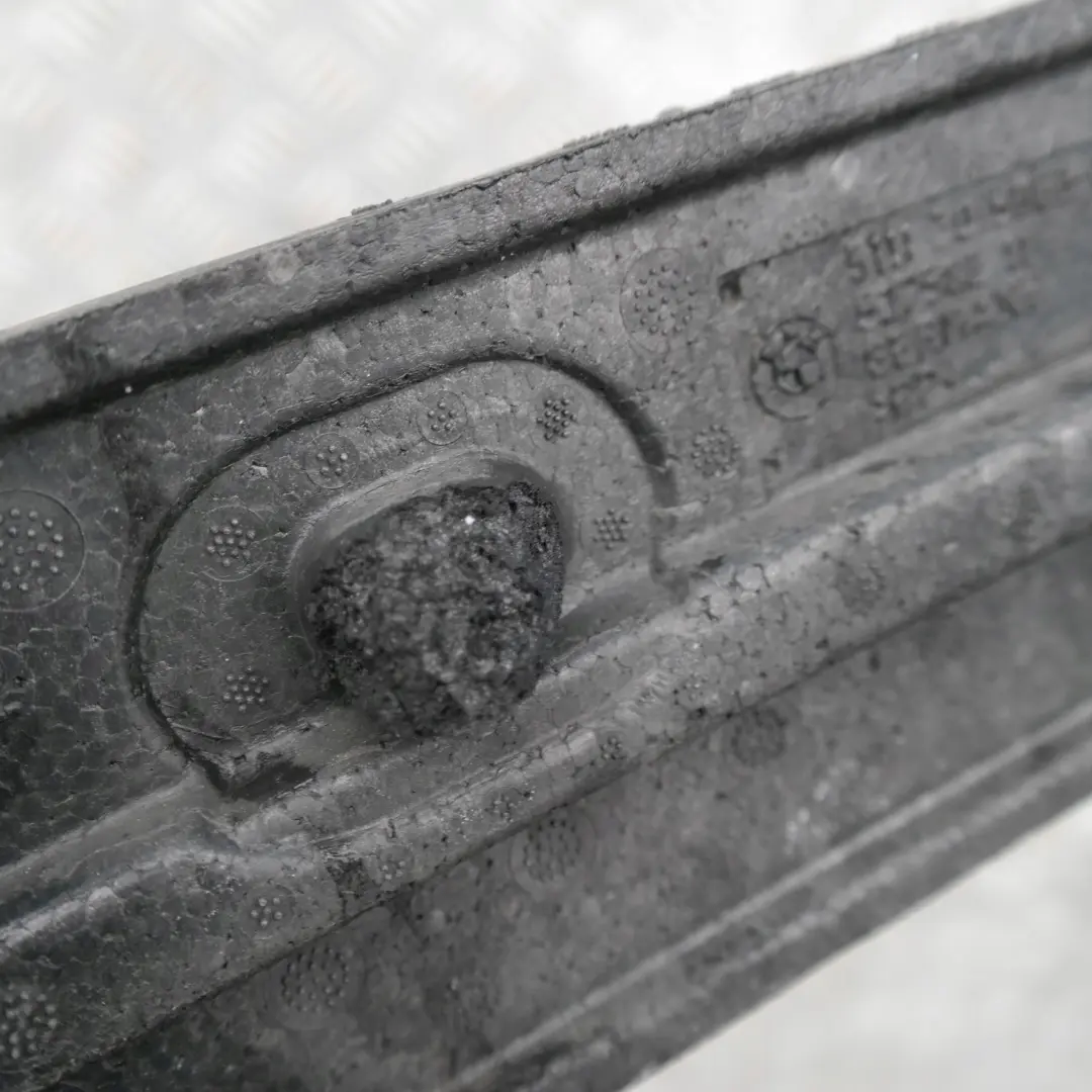 Absorber styropian zderzaka przedniego do BMW 7 E65 o numerze 51117015000 BMW 7 E65 Absorber styropian zderzaka przedniego - SKU 7015000 - Numer Części 51117015000