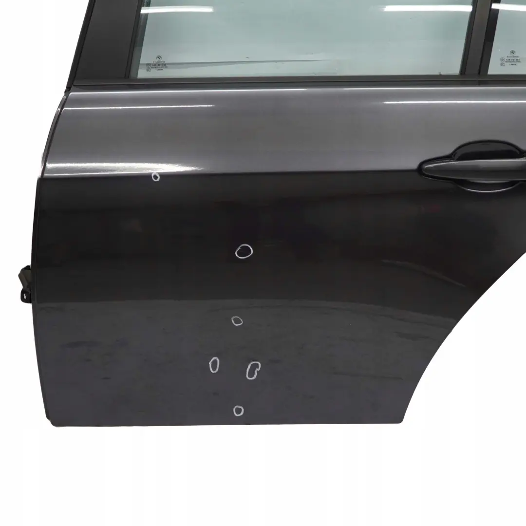 Puerta Trasera Izquierda Sparkling Graphite Metallic - A22 para BMW E90 3 con número de pieza 7203647 BMW E90 3 Puerta Trasera Izquierda Sparkling Graphite Metallic - A22 - SKU 7203647-SG3 - Número de pieza 7203647