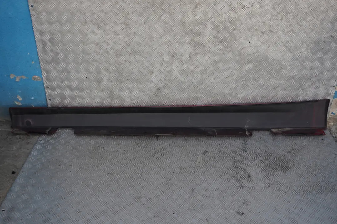 BMW E90 E91 LCI Sill Strip Faldon Lateral Derecho Karmesinrot Rojo Carmesi - SKU 0037060-KAR - Número de pieza 0037060