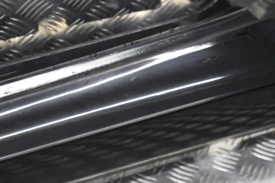 BMW 1 er E81 E82 E88 Schwellerleiste Blende Schweller links Schwarz 2 - SKU 0036143-SCH4 - Teilenummer 51770036143