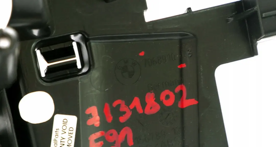 Trim Panel Railing Right In Trunk Boot O/S 7068910 to BMW 3 Series E91 E91N LCI with Part number 7131802 BMW 3 Series E91 E91N LCI Trim Panel Railing Right In Trunk Boot O/S 7068910 - SKU 7131802 - Part number 7131802