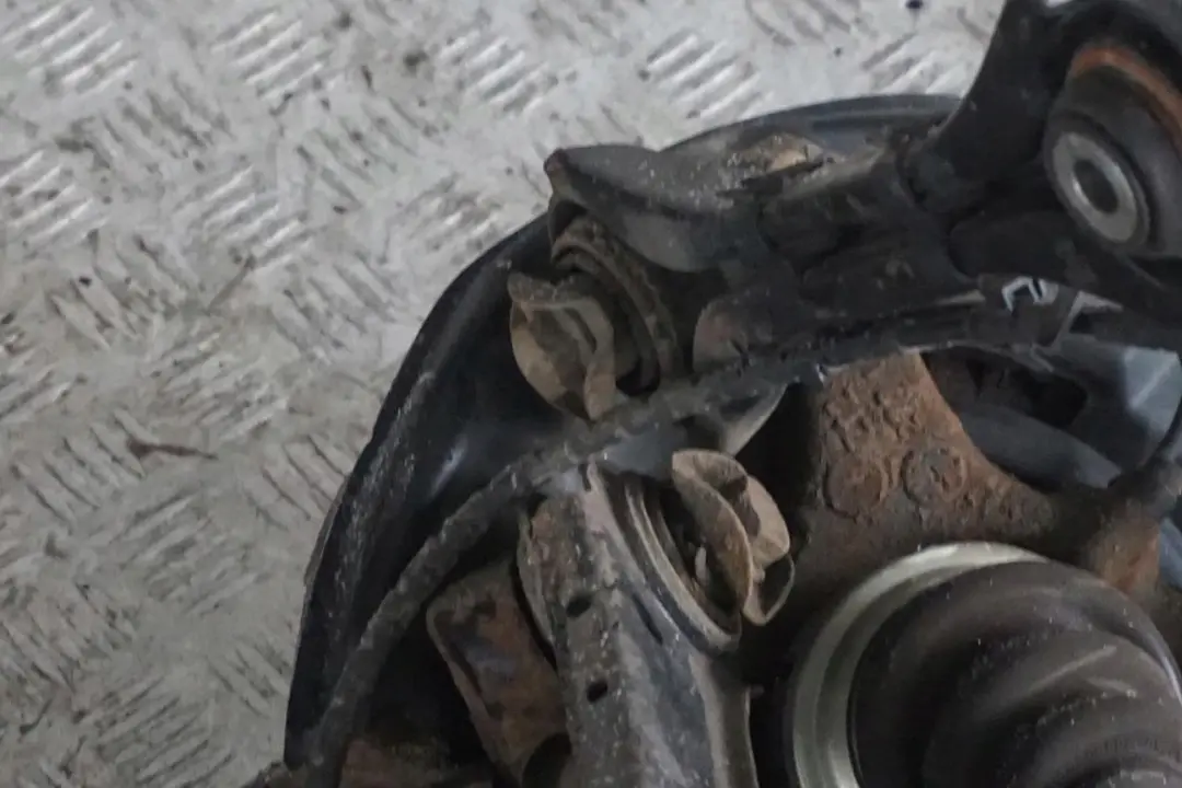 N47 Abtriebswelle Schwenklager Hinten Rechts für BMW 1 er E81 118d mit Teilenummer 6774810 BMW 1 er E81 118d N47 Abtriebswelle Schwenklager Hinten Rechts - SKU 6774810-23 - Teilenummer 6774810