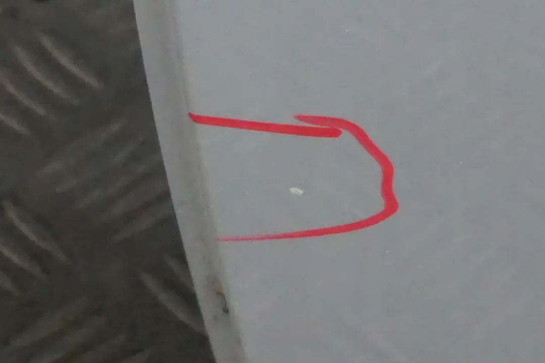 Drzwi lewe tylne tył titansilber 354 do BMW 3 E90 o numerze 7203647 BMW 3 E90 Drzwi lewe tylne tył titansilber 354 - SKU 7203647-TS30 - Numer Części 7203647