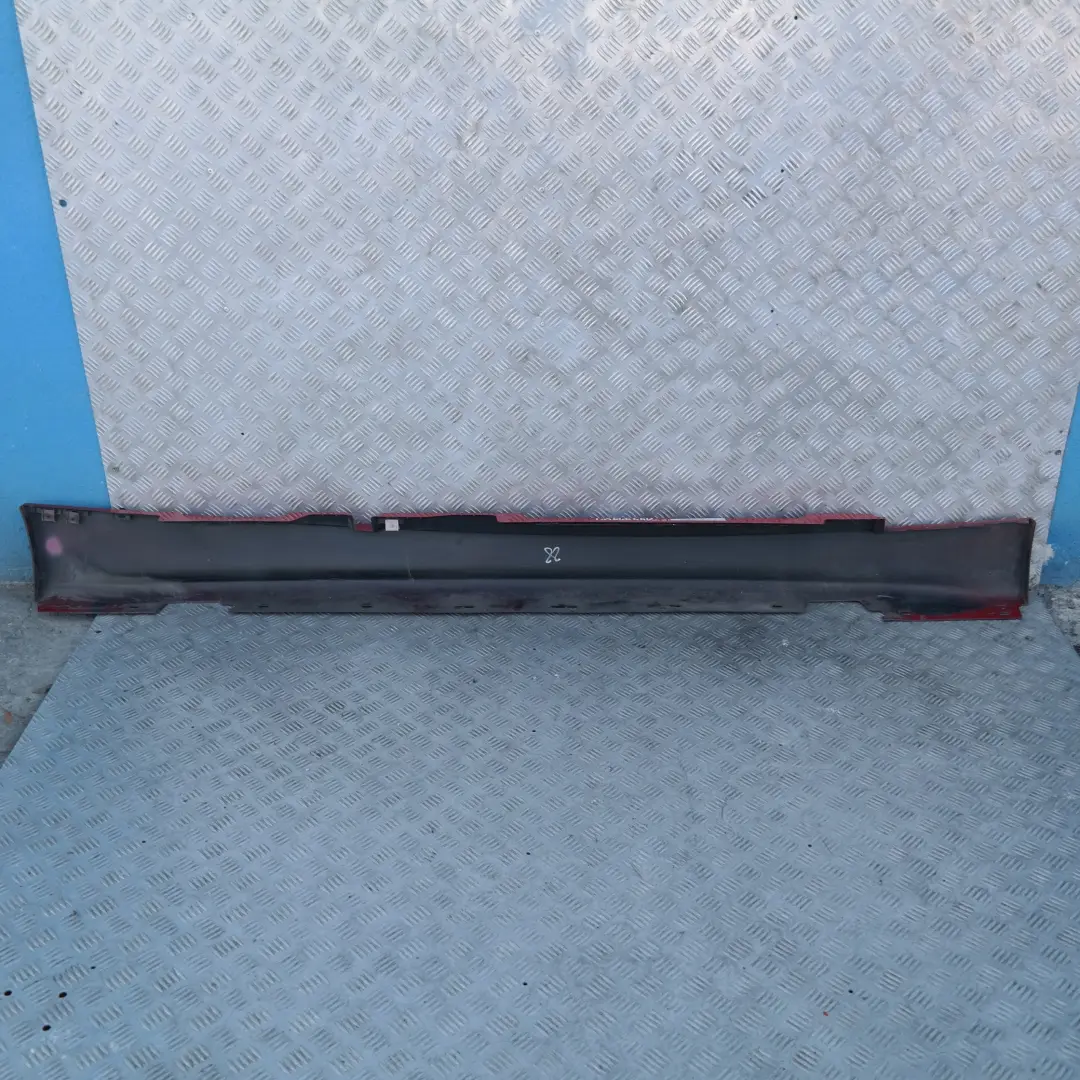 BMW E87 Sill Strip Faldón Lateral Izquierdo Karmesinrot Rojo Rot - A61 - SKU 0032949-KAR - Número de pieza 51770032949