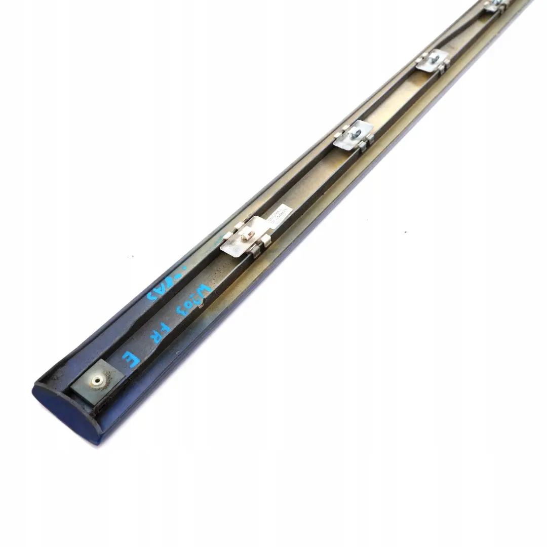 Mercedes W203 Striscia rivestimento porta anteriore destra Jaspisblau Blu - 345 - SKU A2036902262-JAS - Numero di parte A2036902262