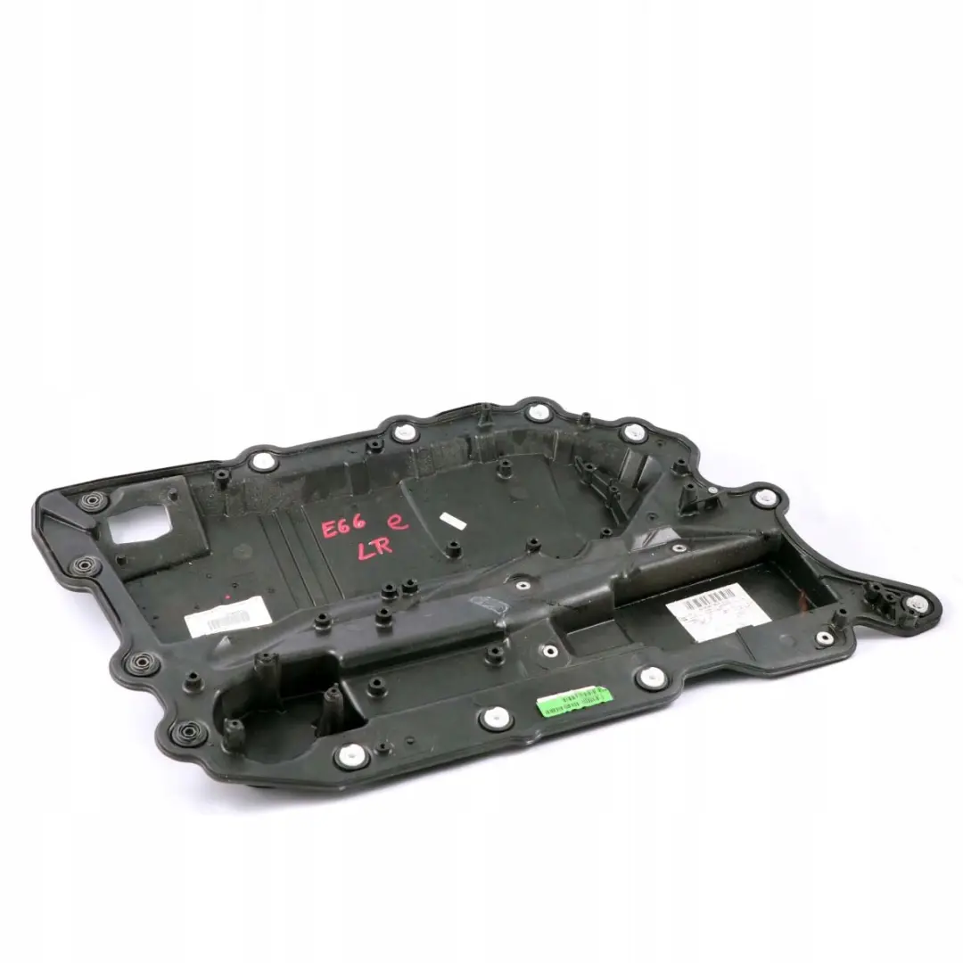 Boczek wspornik drzwi lewy tył do BMW 7 E66 o numerze 7181069 BMW 7 E66 Boczek wspornik drzwi lewy tył - SKU 7181069 - Numer Części 7181069