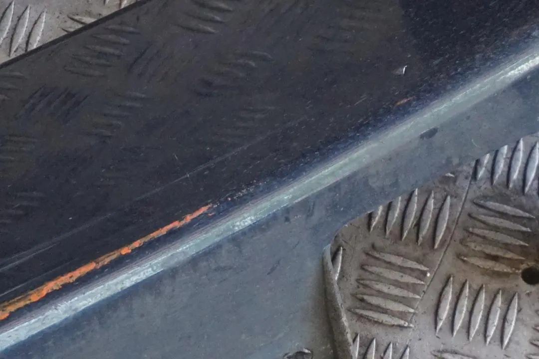 BMW E60 E61 LCI Puerta Sill Tapa Faldon Lateral Izquierda Tiefseeblau Azul - A76 - SKU 0422464-DSB1 - Número de pieza 0422464
