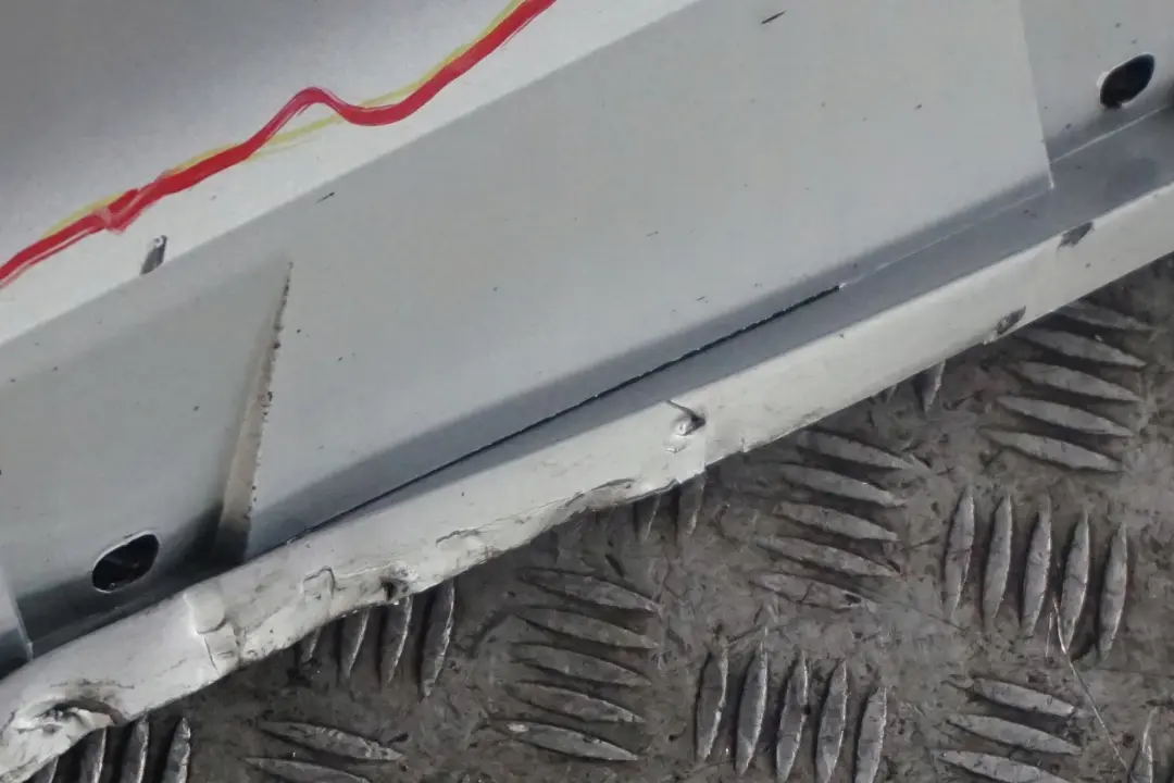 Puerta Sill Side Cover Falda Izquierda Titansilber Plata 354 para BMW 6 E63 E64 con número de pieza 0304947 BMW 6 E63 E64 Puerta Sill Side Cover Falda Izquierda Titansilber Plata 354 - SKU 0304947-TS - Número de pieza 0304947