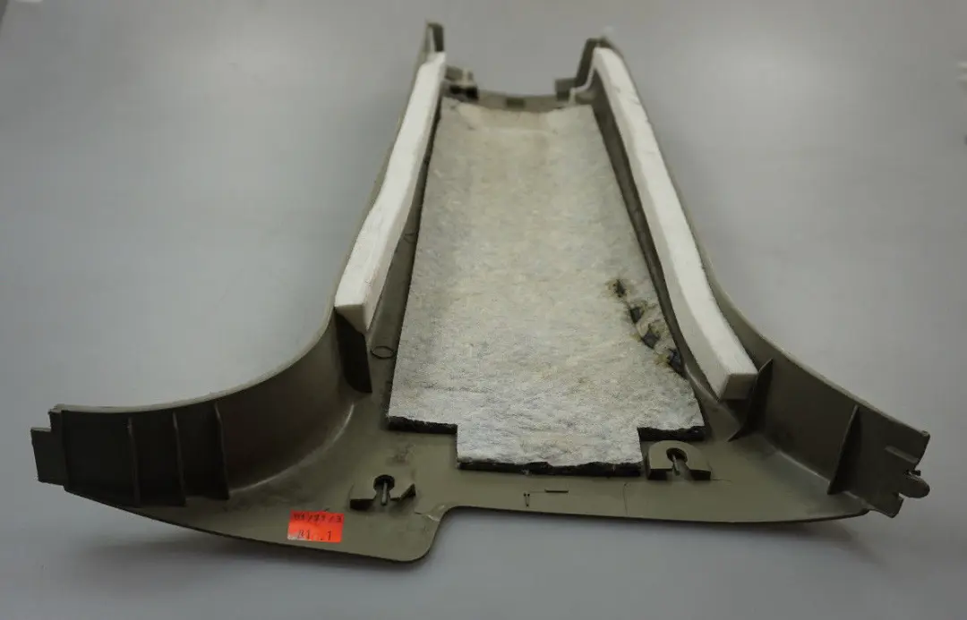 Columna Central Inferior Pilar Trim Panel Derecho para BMW E53 con número de pieza 8259256 BMW E53 Columna Central Inferior Pilar Trim Panel Derecho - SKU 8259256 - Número de pieza 8259256