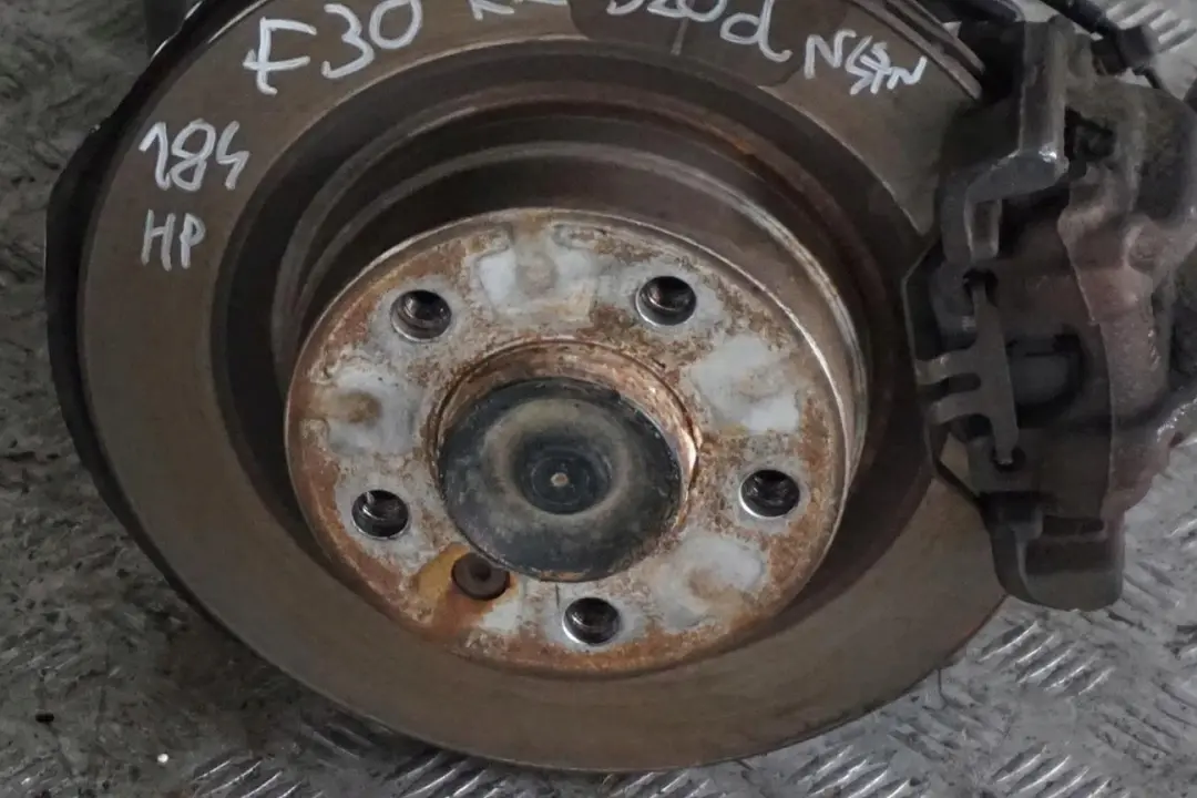 N47N 143 cv Trasera Derecha Suspension Pata Freno Pinza Disco para BMW F30 318d con número de pieza 6792522 BMW F30 318d N47N 143 cv Trasera Derecha Suspension Pata Freno Pinza Disco - SKU 6792522 - Número de pieza 6792522