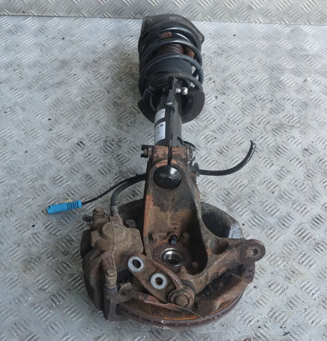 StoĂźdämpfer Federbein Schwenklager vorne rechts für Mini R55 Clubman N12 1.6 mit Teilenummer 6781904 Mini R55 Clubman N12 1.6 StoĂźdämpfer Federbein Schwenklager vorne rechts - SKU 6781904-1 - Teilenummer 6781904