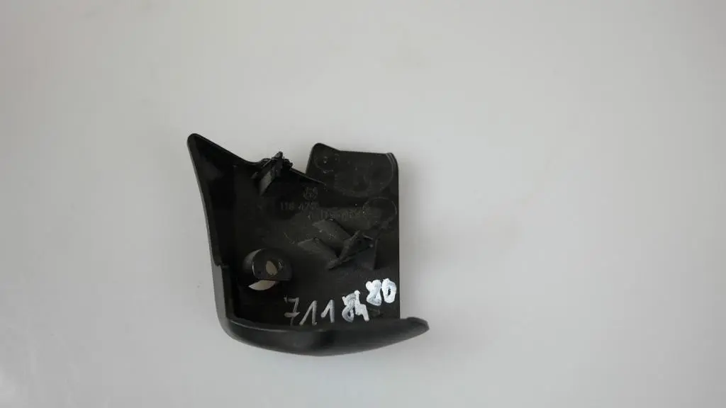BMW 1 er E81 E88 Blende Sitz Innen Rechts Schwarz - SKU 7118478 - Teilenummer 7118478